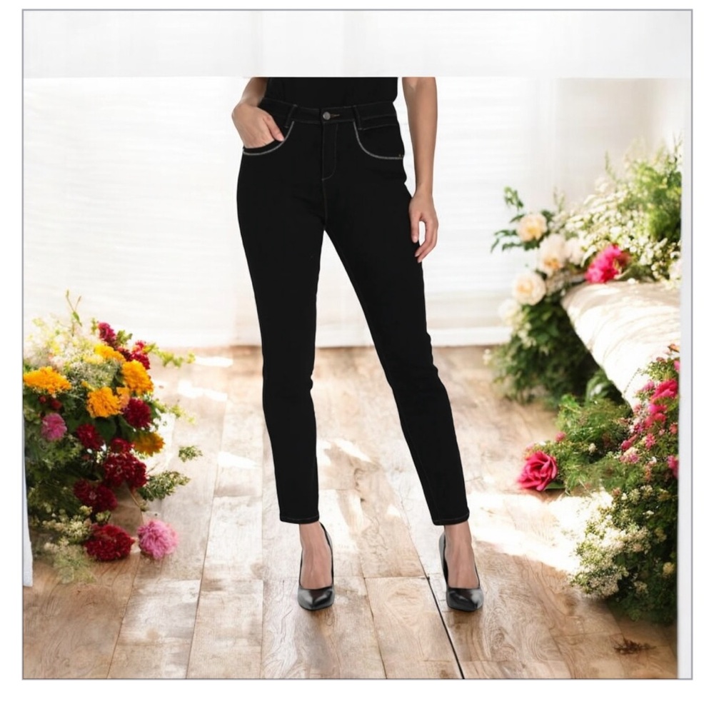 VEX Collection Black Taper Jean -Midrise-Embellished -back pockets- NWOT-Sz 30🖤​
